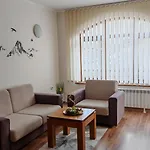 Апартамент Sunny Home - Cozy Stay By Gondola Lift, Fast Wi-Fi And Mountain View *