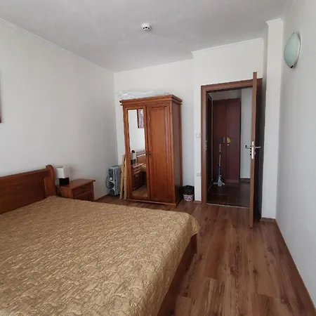 Sunny By The Lift In バンスコ