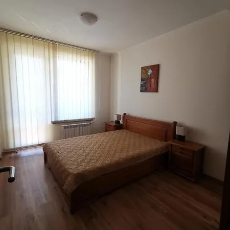 Sunny By The Lift In アパート バンスコ